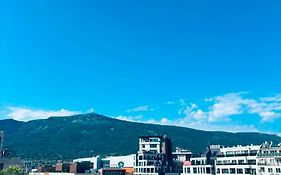 Spacious Apartment With A Mountain View, Big Balcony And Parking